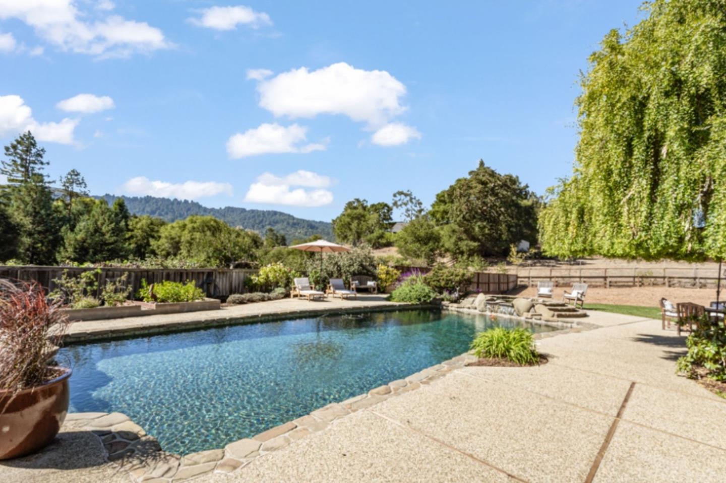 Detail Gallery Image 2 of 32 For 135 Meadowood Dr, Portola Valley,  CA 94028 - 3 Beds | 3 Baths