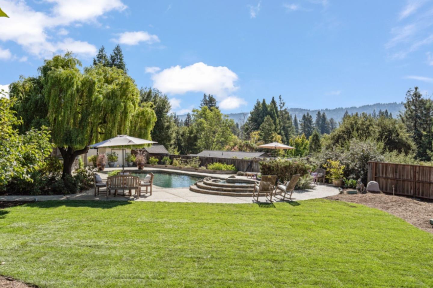 Detail Gallery Image 26 of 32 For 135 Meadowood Dr, Portola Valley,  CA 94028 - 3 Beds | 3 Baths