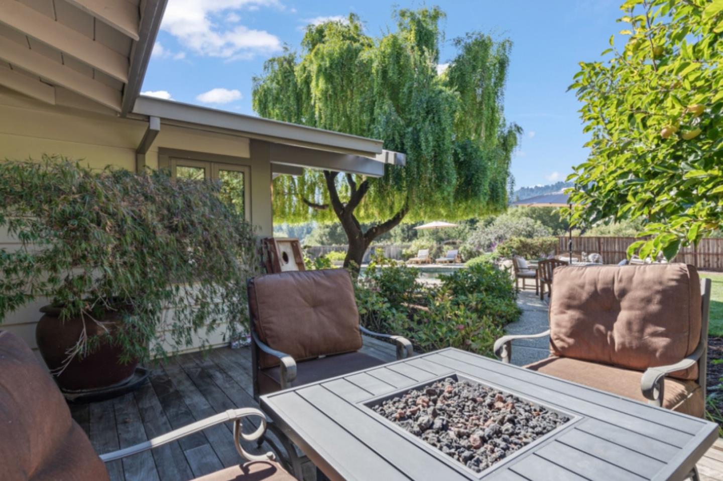 Detail Gallery Image 30 of 32 For 135 Meadowood Dr, Portola Valley,  CA 94028 - 3 Beds | 3 Baths