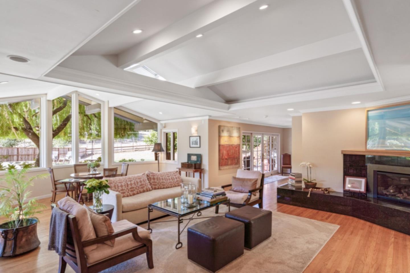 Detail Gallery Image 5 of 32 For 135 Meadowood Dr, Portola Valley,  CA 94028 - 3 Beds | 3 Baths