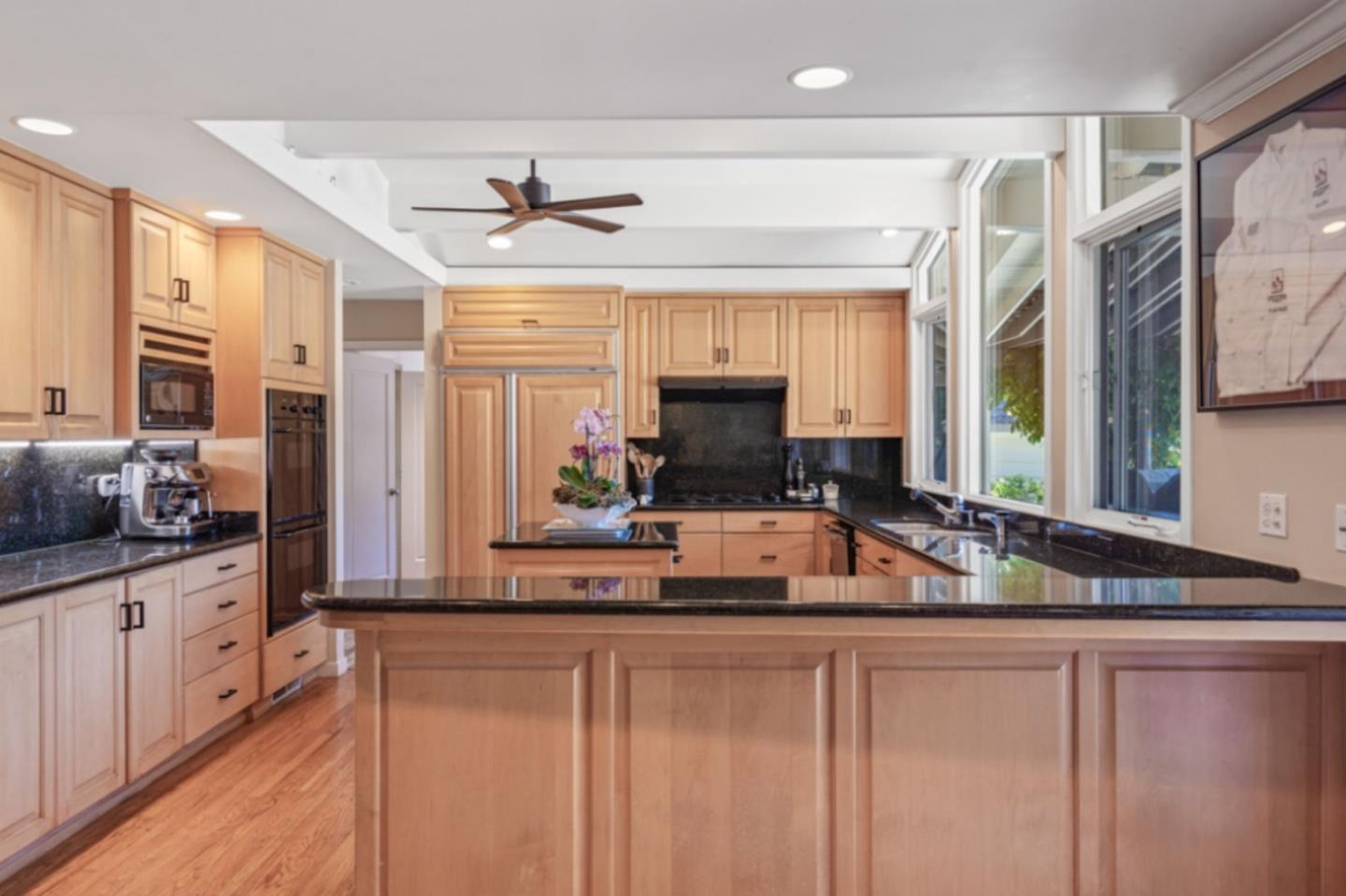 Detail Gallery Image 7 of 32 For 135 Meadowood Dr, Portola Valley,  CA 94028 - 3 Beds | 3 Baths