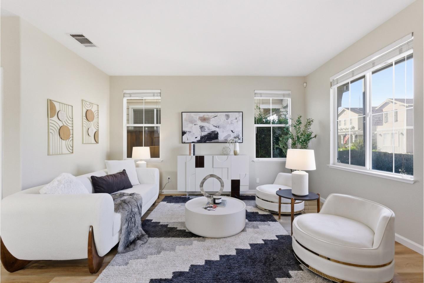 Detail Gallery Image 11 of 49 For 956 Mouton Cir, East Palo Alto,  CA 94303 - 4 Beds | 2/1 Baths