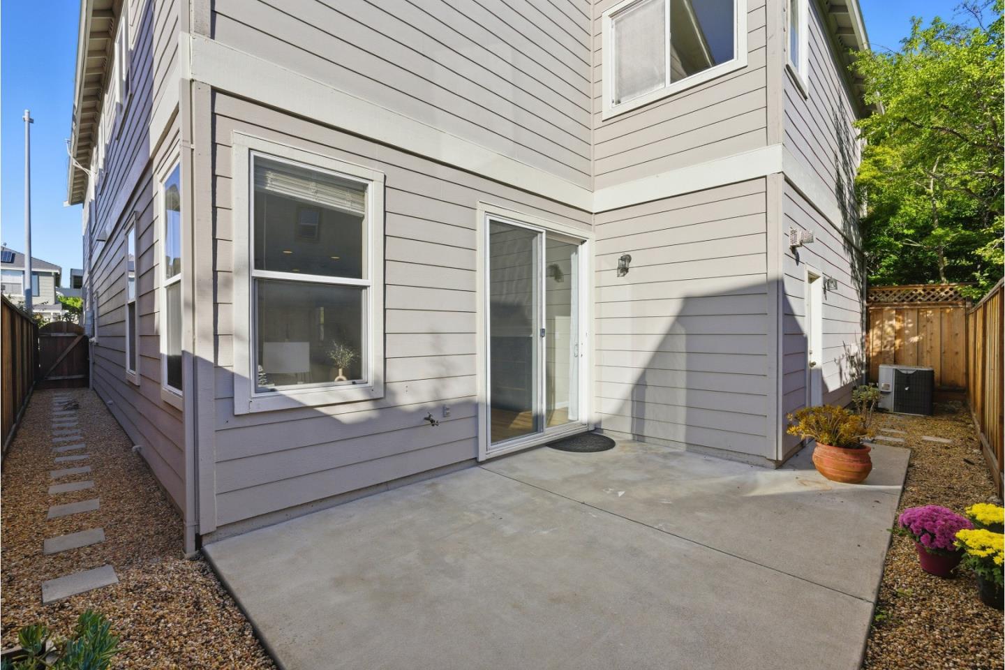 Detail Gallery Image 40 of 49 For 956 Mouton Cir, East Palo Alto,  CA 94303 - 4 Beds | 2/1 Baths