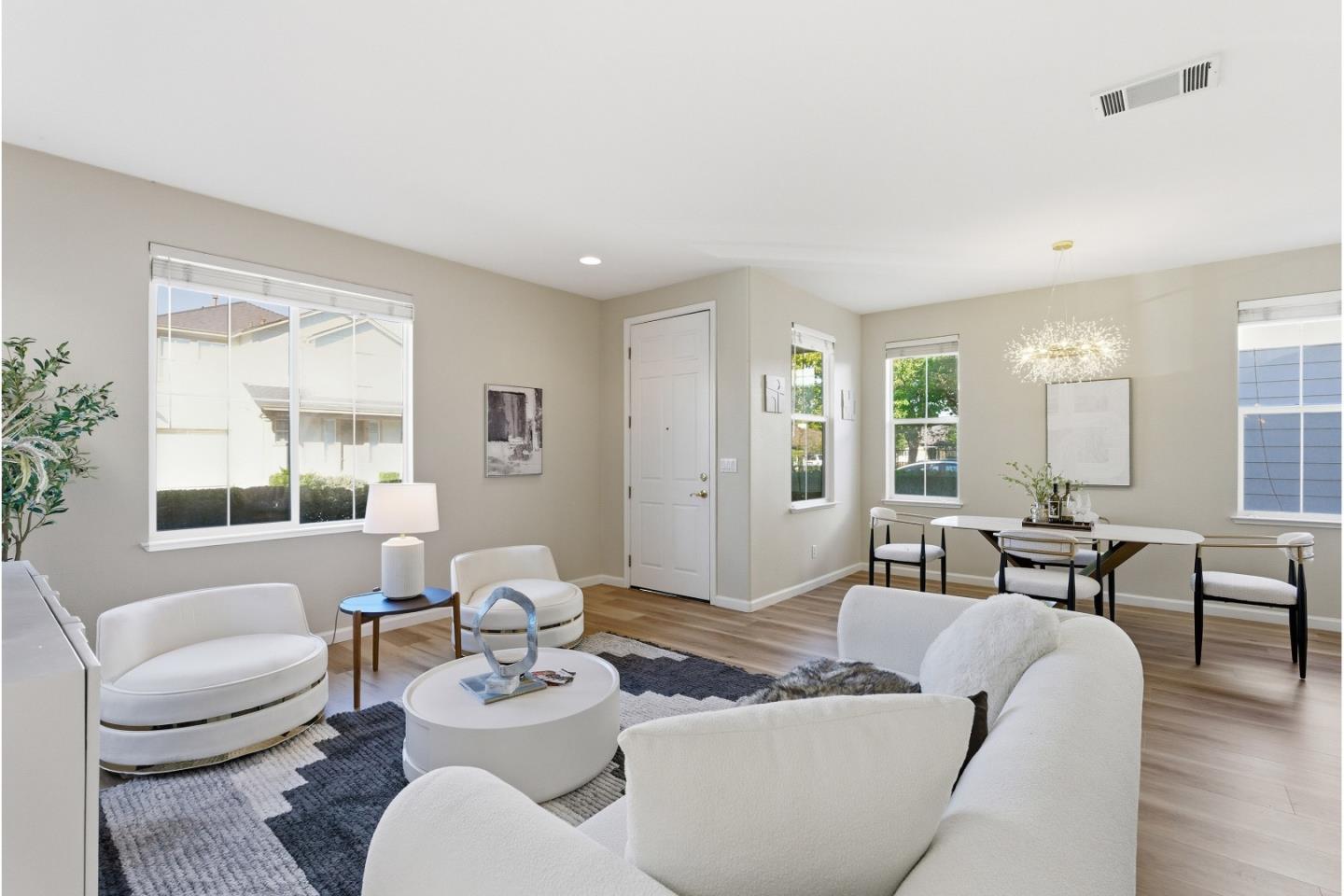 Detail Gallery Image 7 of 49 For 956 Mouton Cir, East Palo Alto,  CA 94303 - 4 Beds | 2/1 Baths