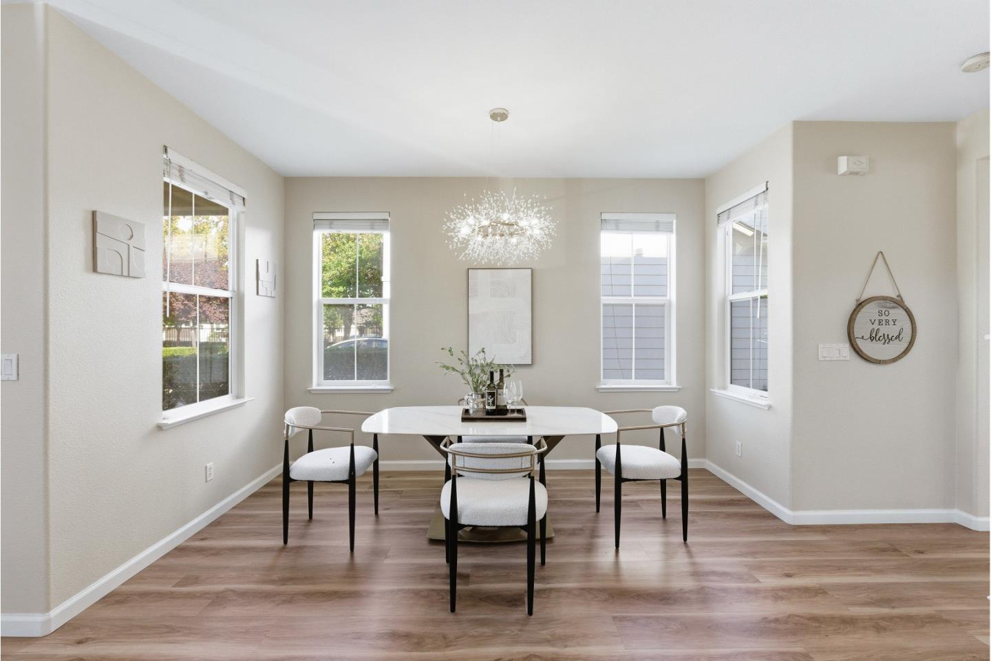 Detail Gallery Image 8 of 49 For 956 Mouton Cir, East Palo Alto,  CA 94303 - 4 Beds | 2/1 Baths