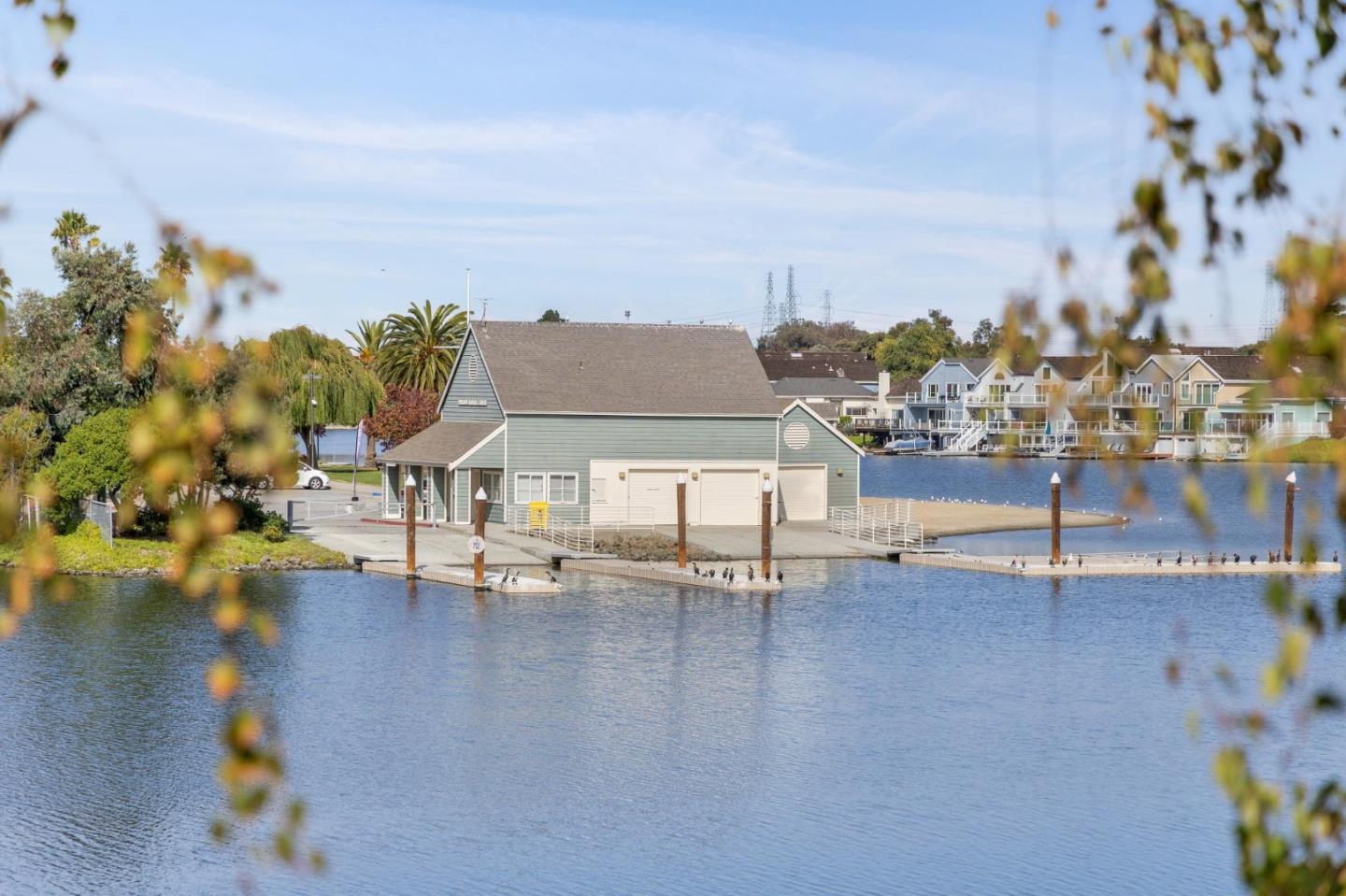 Detail Gallery Image 13 of 63 For 1016 Shoreline Dr, San Mateo,  CA 94404 - 3 Beds | 2 Baths
