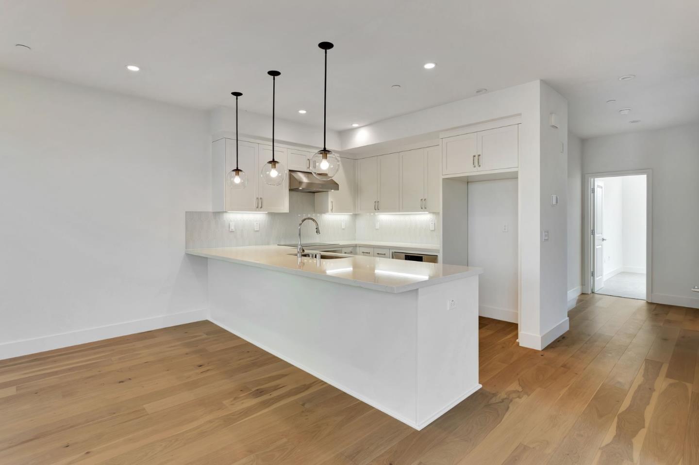 Detail Gallery Image 3 of 30 For 1101 Juana Ct, Palo Alto,  CA 94303 - 4 Beds | 4 Baths