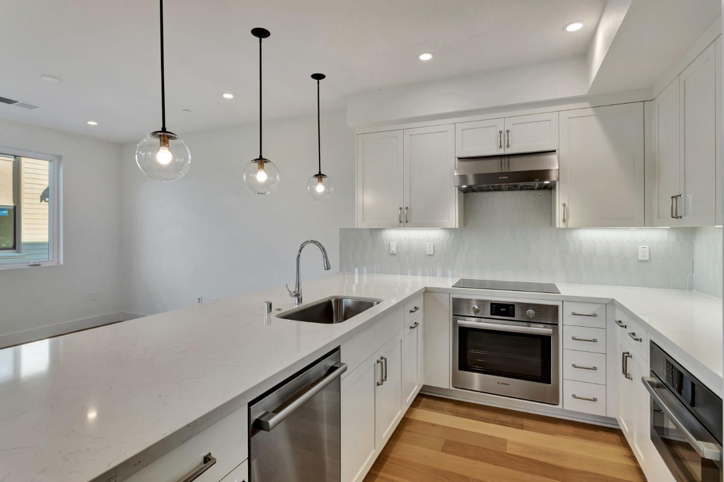 Detail Gallery Image 8 of 30 For 1101 Juana Ct, Palo Alto,  CA 94303 - 4 Beds | 4 Baths