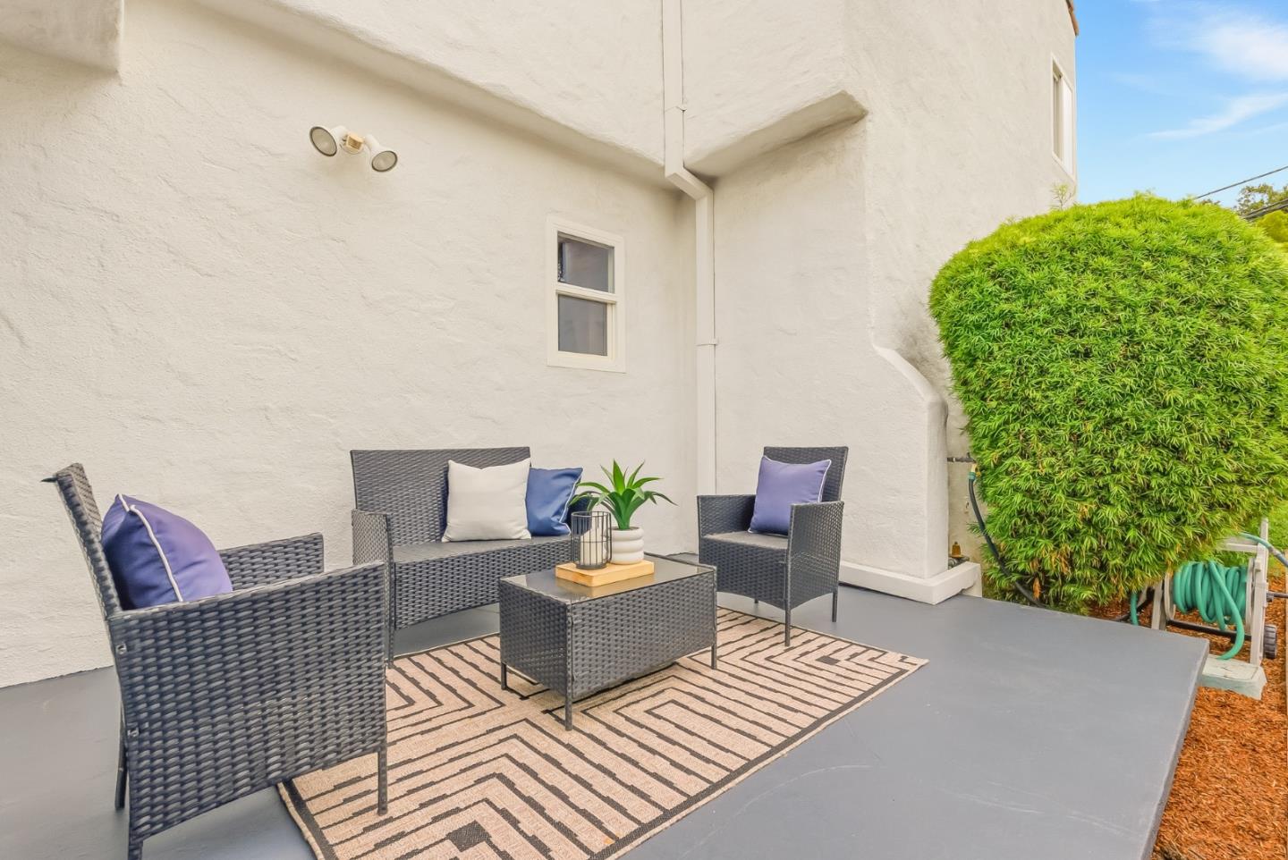 Detail Gallery Image 5 of 72 For 1597 Molitor Rd, Belmont,  CA 94002 - 4 Beds | 3/1 Baths