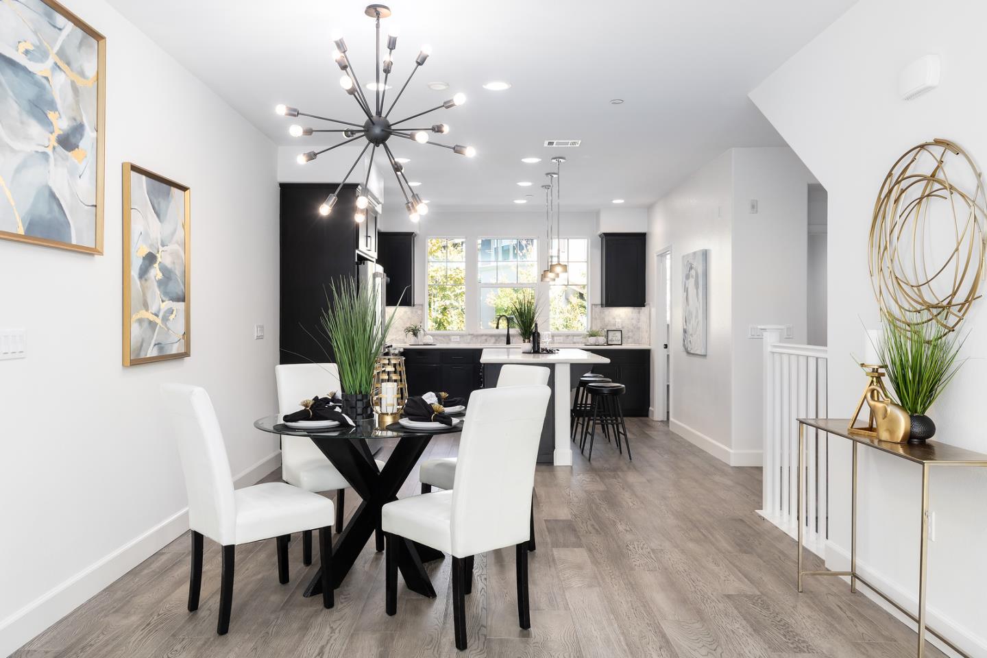 Detail Gallery Image 13 of 40 For 733 E Evelyn Ave, Sunnyvale,  CA 94086 - 3 Beds | 3/1 Baths