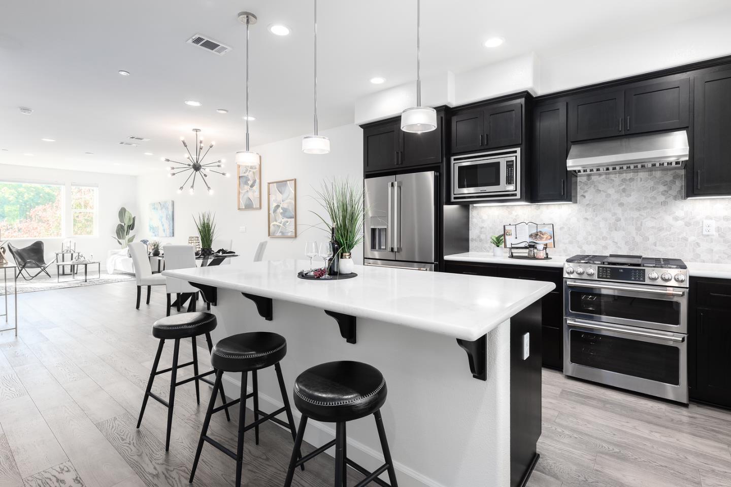 Detail Gallery Image 3 of 40 For 733 E Evelyn Ave, Sunnyvale,  CA 94086 - 3 Beds | 3/1 Baths