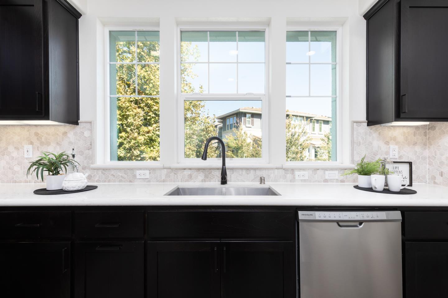 Detail Gallery Image 5 of 40 For 733 E Evelyn Ave, Sunnyvale,  CA 94086 - 3 Beds | 3/1 Baths