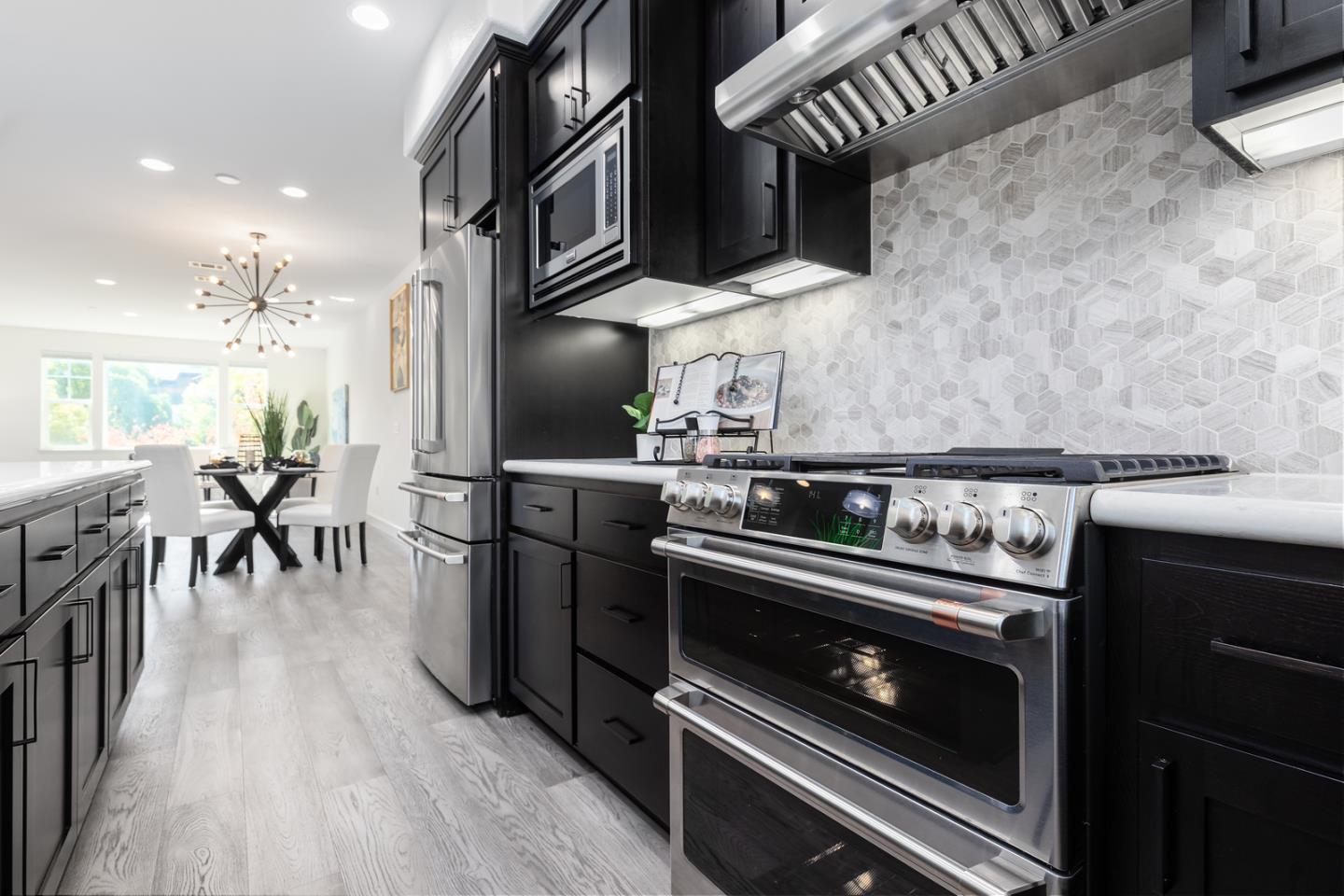 Detail Gallery Image 7 of 40 For 733 E Evelyn Ave, Sunnyvale,  CA 94086 - 3 Beds | 3/1 Baths