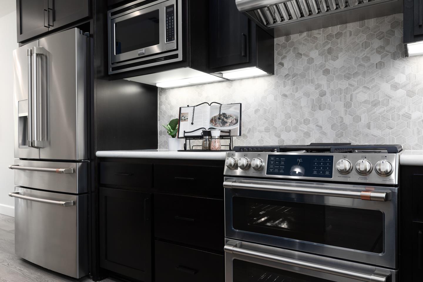 Detail Gallery Image 8 of 40 For 733 E Evelyn Ave, Sunnyvale,  CA 94086 - 3 Beds | 3/1 Baths