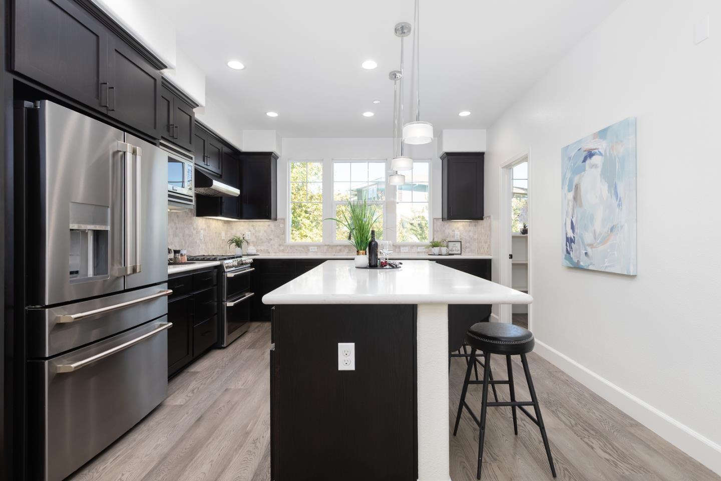 Detail Gallery Image 9 of 40 For 733 E Evelyn Ave, Sunnyvale,  CA 94086 - 3 Beds | 3/1 Baths