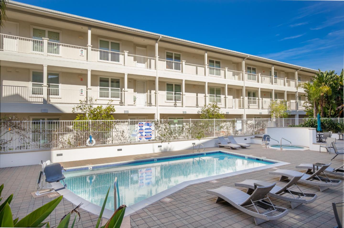 Detail Gallery Image 3 of 29 For 2030 N Pacific Ave #314,  Santa Cruz,  CA 95060 - 3 Beds | 2 Baths