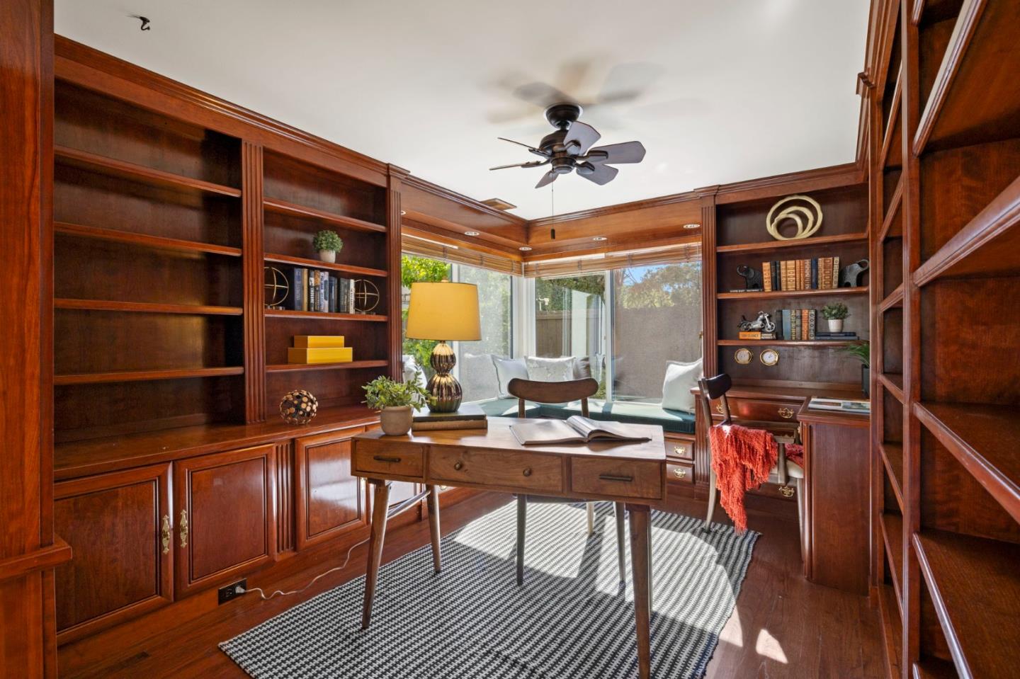 Detail Gallery Image 10 of 45 For 29 Barcelona Cir, Redwood City,  CA 94065 - 4 Beds | 2/1 Baths