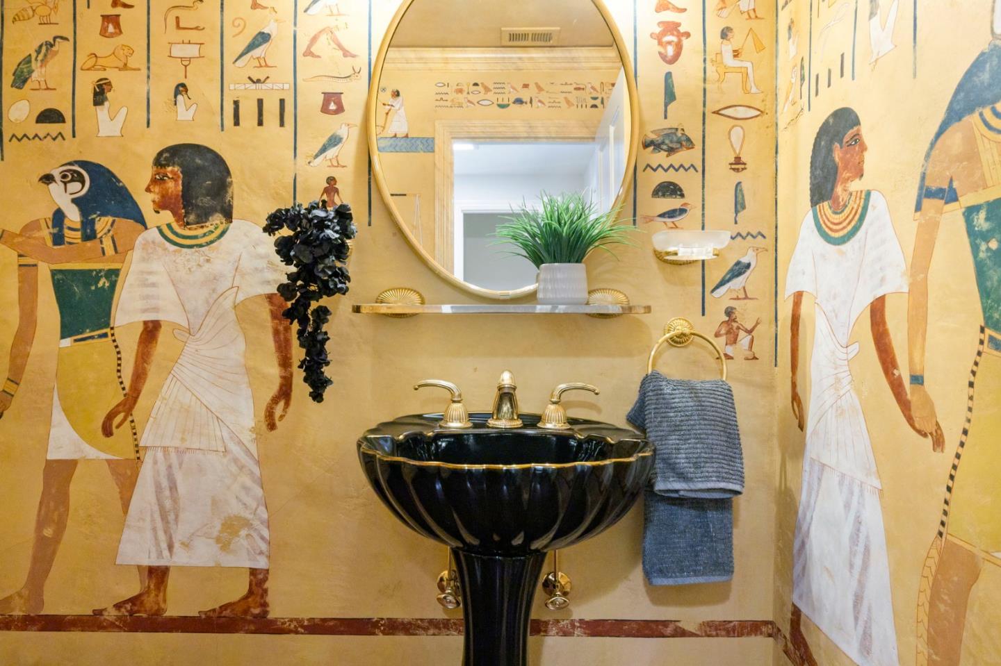 Detail Gallery Image 13 of 45 For 29 Barcelona Cir, Redwood City,  CA 94065 - 4 Beds | 2/1 Baths