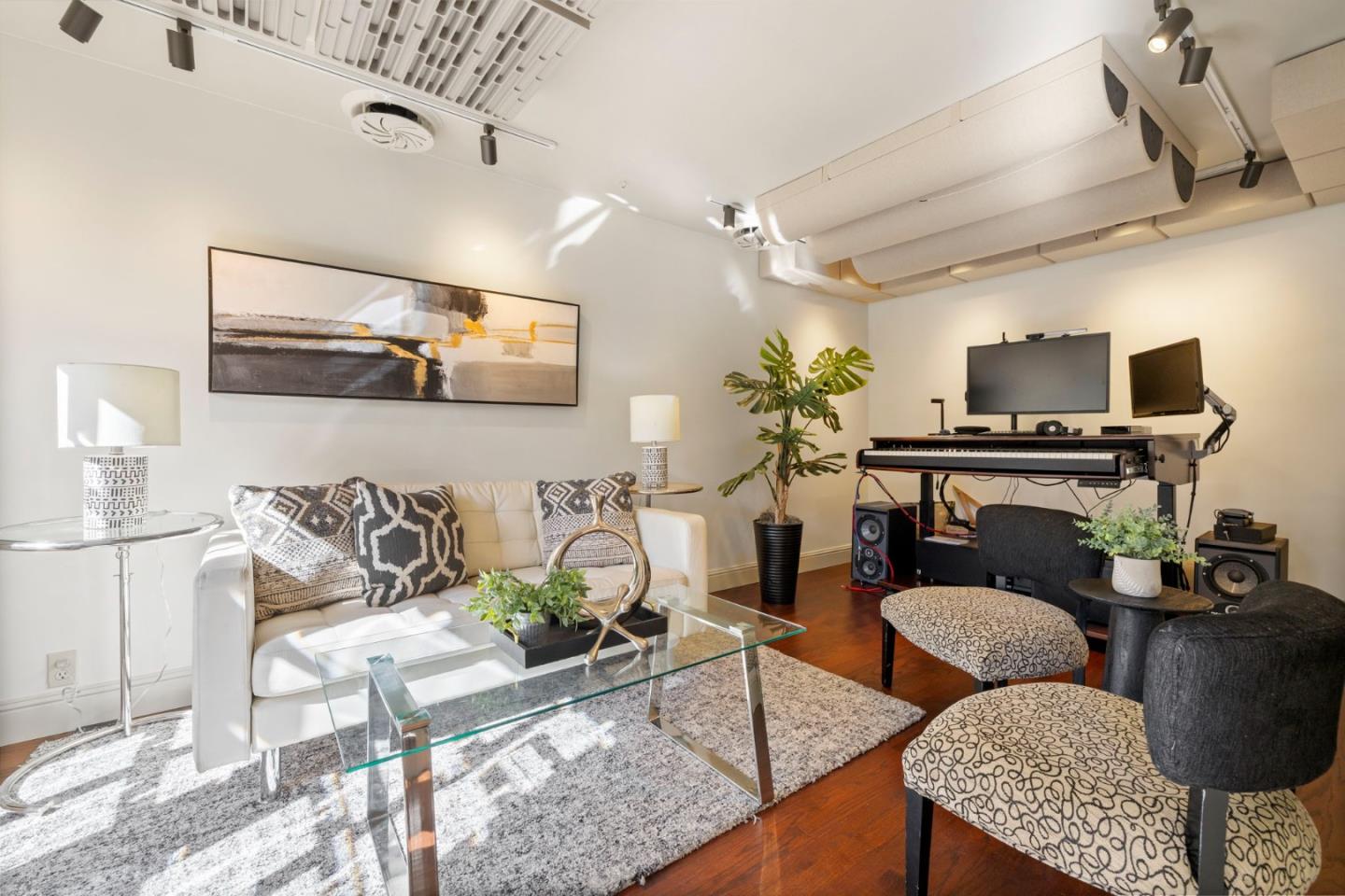 Detail Gallery Image 15 of 45 For 29 Barcelona Cir, Redwood City,  CA 94065 - 4 Beds | 2/1 Baths