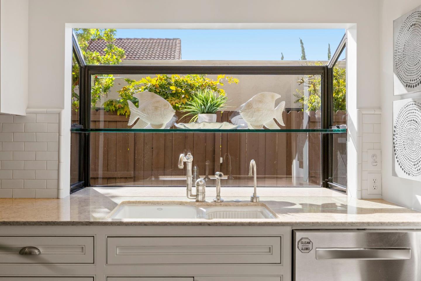 Detail Gallery Image 18 of 45 For 29 Barcelona Cir, Redwood City,  CA 94065 - 4 Beds | 2/1 Baths