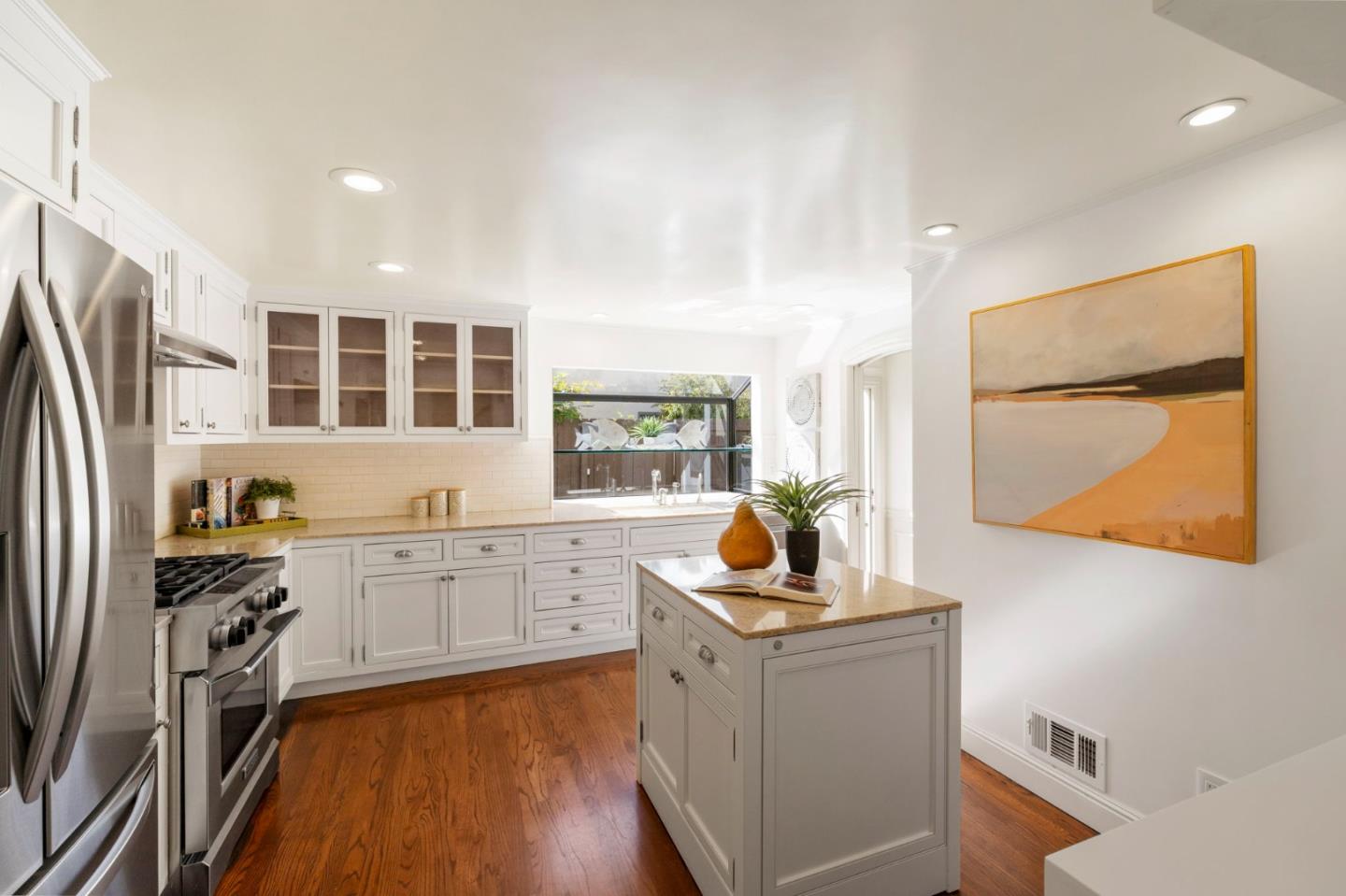 Detail Gallery Image 23 of 45 For 29 Barcelona Cir, Redwood City,  CA 94065 - 4 Beds | 2/1 Baths