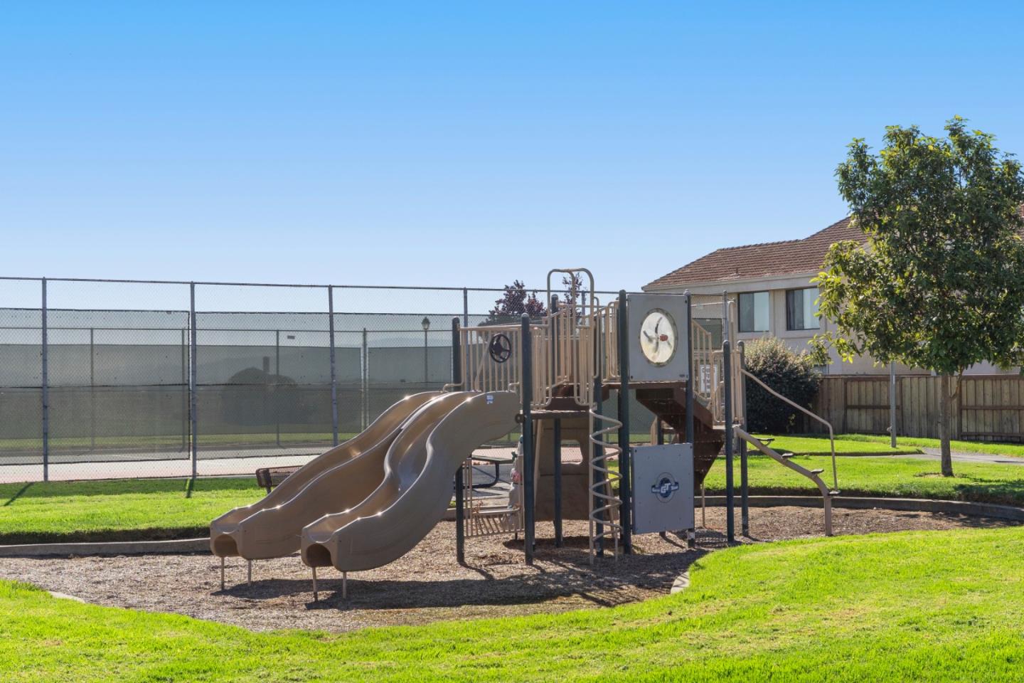 Detail Gallery Image 39 of 45 For 29 Barcelona Cir, Redwood City,  CA 94065 - 4 Beds | 2/1 Baths