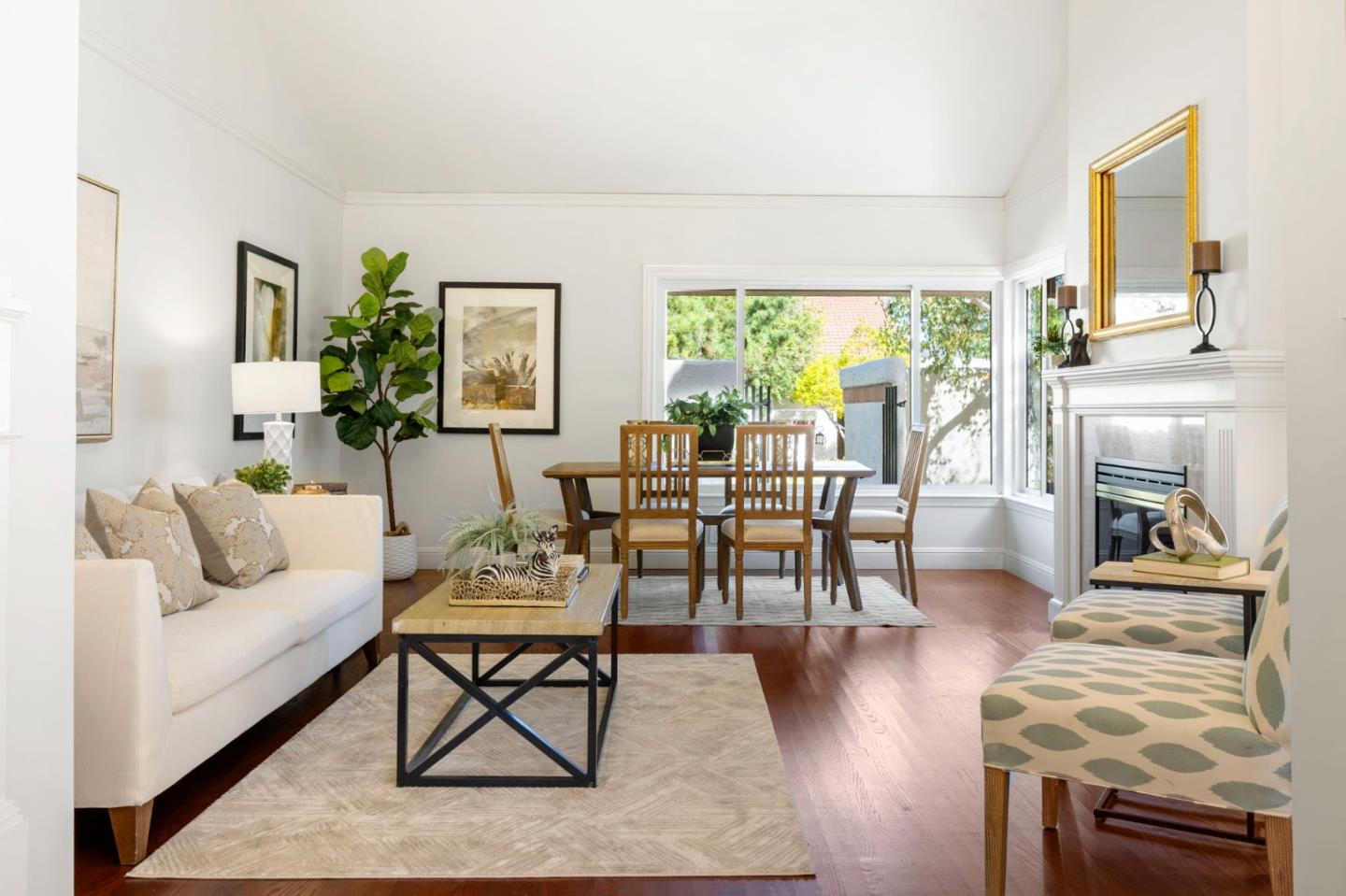 Detail Gallery Image 4 of 45 For 29 Barcelona Cir, Redwood City,  CA 94065 - 4 Beds | 2/1 Baths