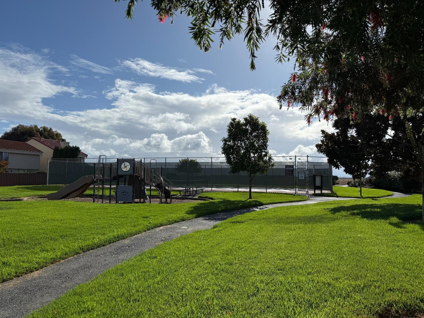 Detail Gallery Image 44 of 45 For 29 Barcelona Cir, Redwood City,  CA 94065 - 4 Beds | 2/1 Baths