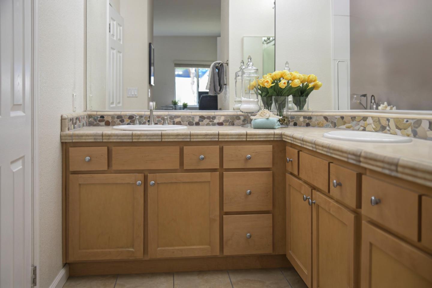 Detail Gallery Image 12 of 17 For 2968 Moorpark Ave #17,  San Jose,  CA 95128 - 2 Beds | 2 Baths