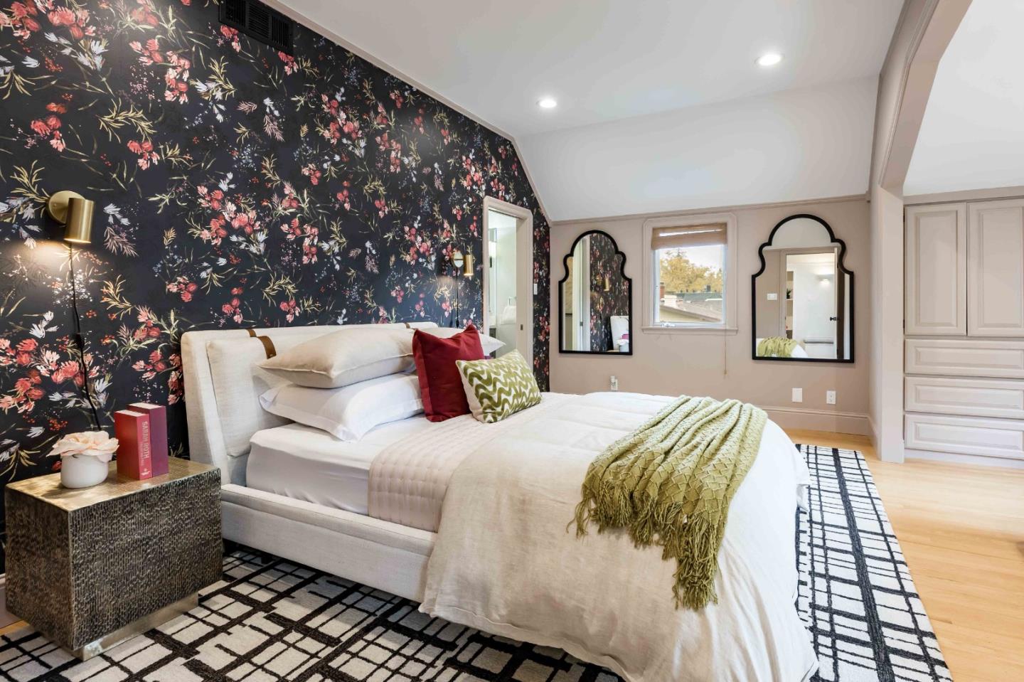 Detail Gallery Image 17 of 30 For 1837 Brewster Ave, Redwood City,  CA 94062 - 5 Beds | 3 Baths