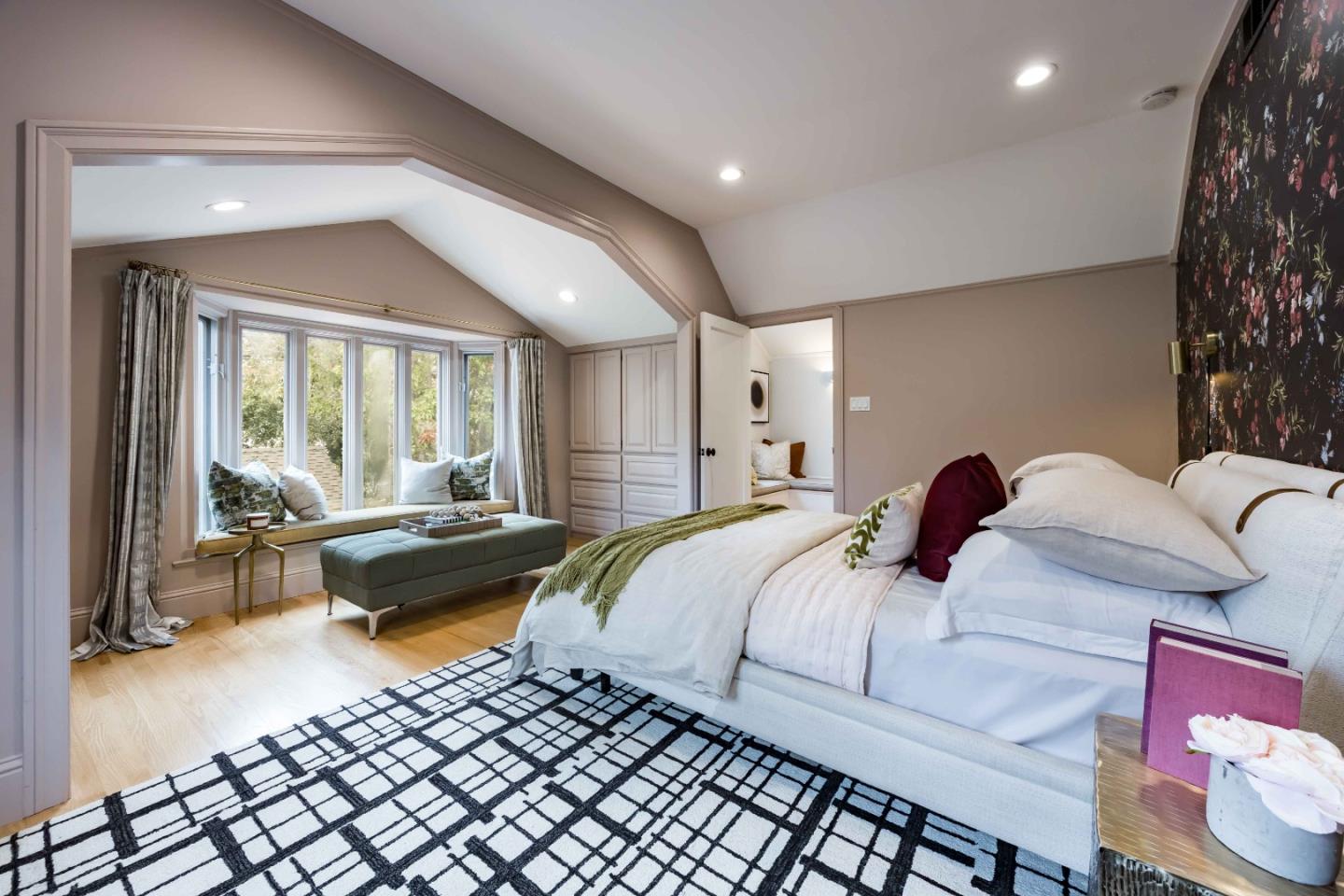 Detail Gallery Image 18 of 30 For 1837 Brewster Ave, Redwood City,  CA 94062 - 5 Beds | 3 Baths