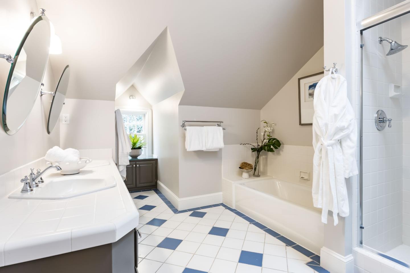 Detail Gallery Image 24 of 30 For 1837 Brewster Ave, Redwood City,  CA 94062 - 5 Beds | 3 Baths