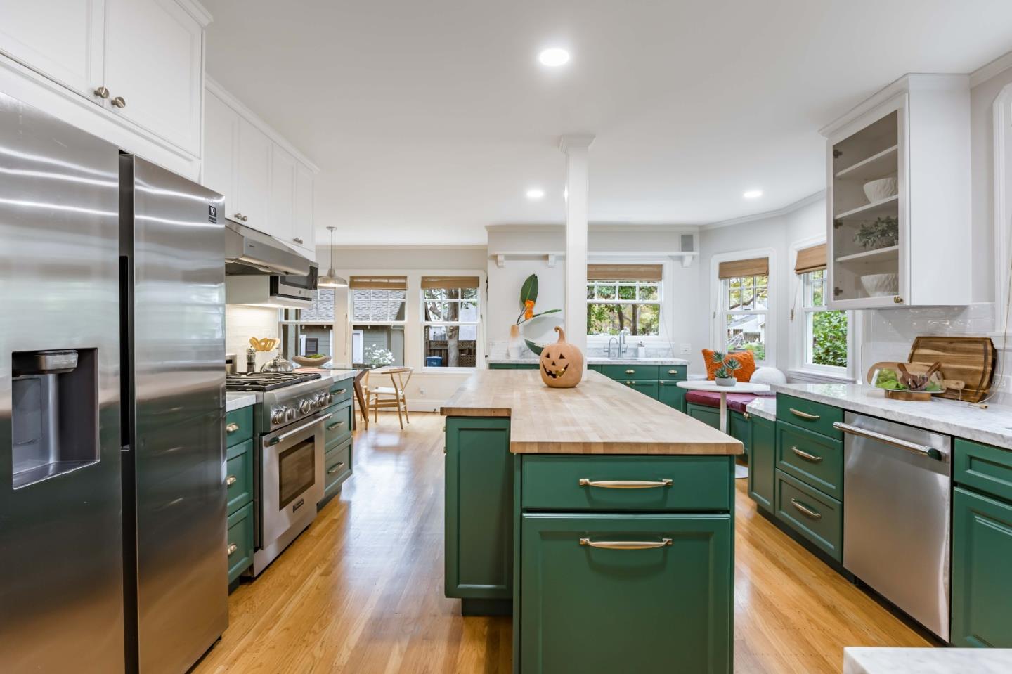 Detail Gallery Image 6 of 30 For 1837 Brewster Ave, Redwood City,  CA 94062 - 5 Beds | 3 Baths