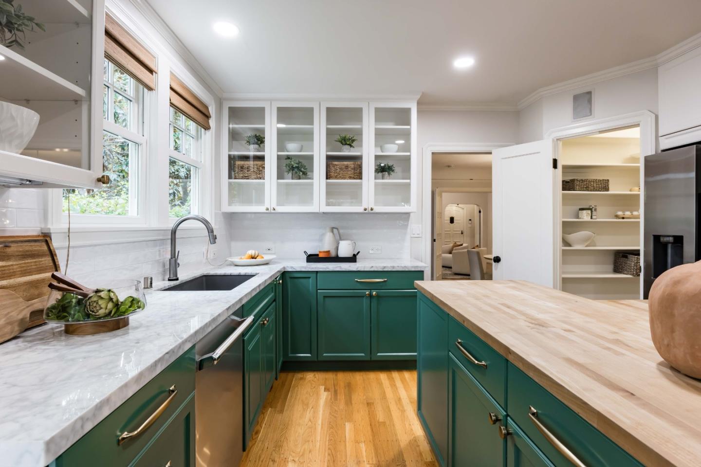 Detail Gallery Image 8 of 30 For 1837 Brewster Ave, Redwood City,  CA 94062 - 5 Beds | 3 Baths