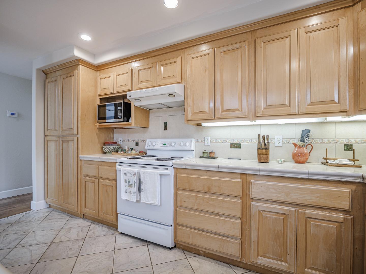 Detail Gallery Image 14 of 53 For 531 Humes Ave, Aptos,  CA 95003 - 3 Beds | 2 Baths