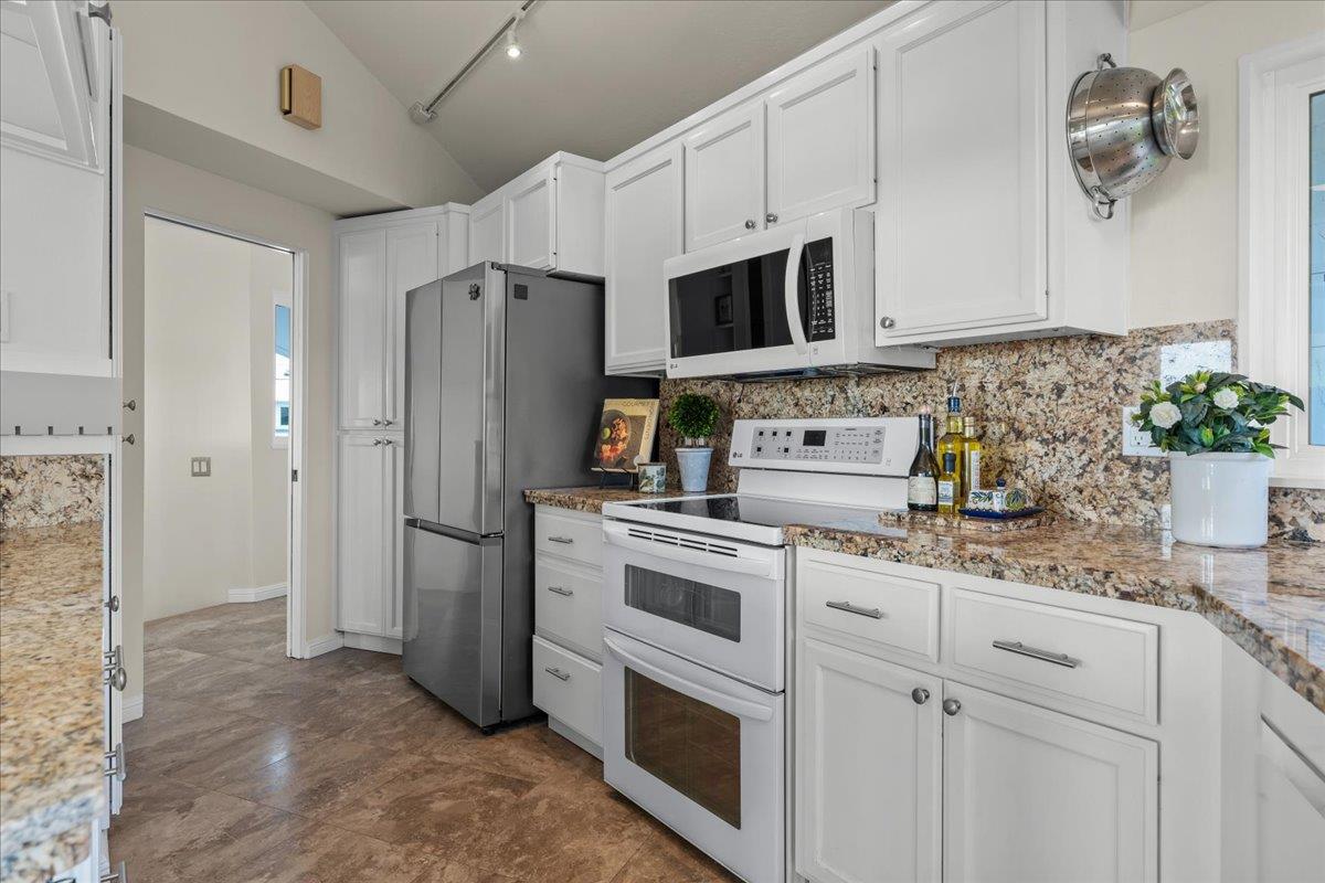 Detail Gallery Image 22 of 59 For 433 Seaview Dr, Aptos,  CA 95003 - 3 Beds | 3/1 Baths