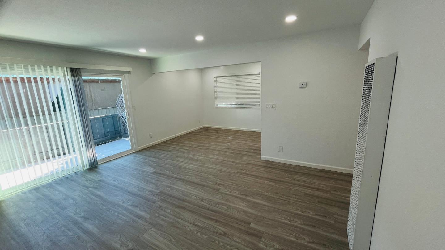 Detail Gallery Image 4 of 18 For 1139 Ayala Dr #3,  Sunnyvale,  CA 94086 - 2 Beds | 1 Baths