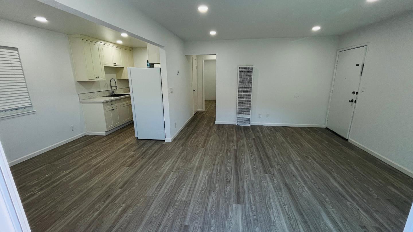 Detail Gallery Image 5 of 18 For 1139 Ayala Dr #3,  Sunnyvale,  CA 94086 - 2 Beds | 1 Baths