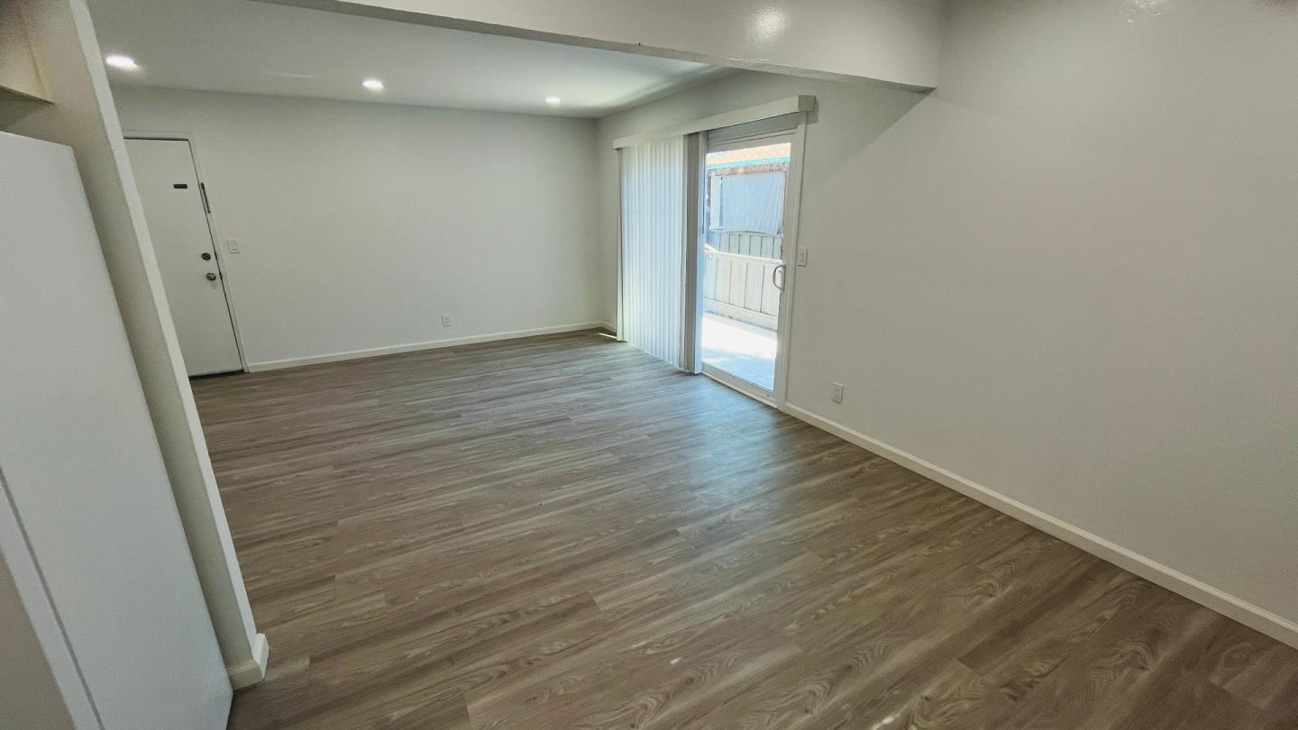 Detail Gallery Image 6 of 18 For 1139 Ayala Dr #3,  Sunnyvale,  CA 94086 - 2 Beds | 1 Baths