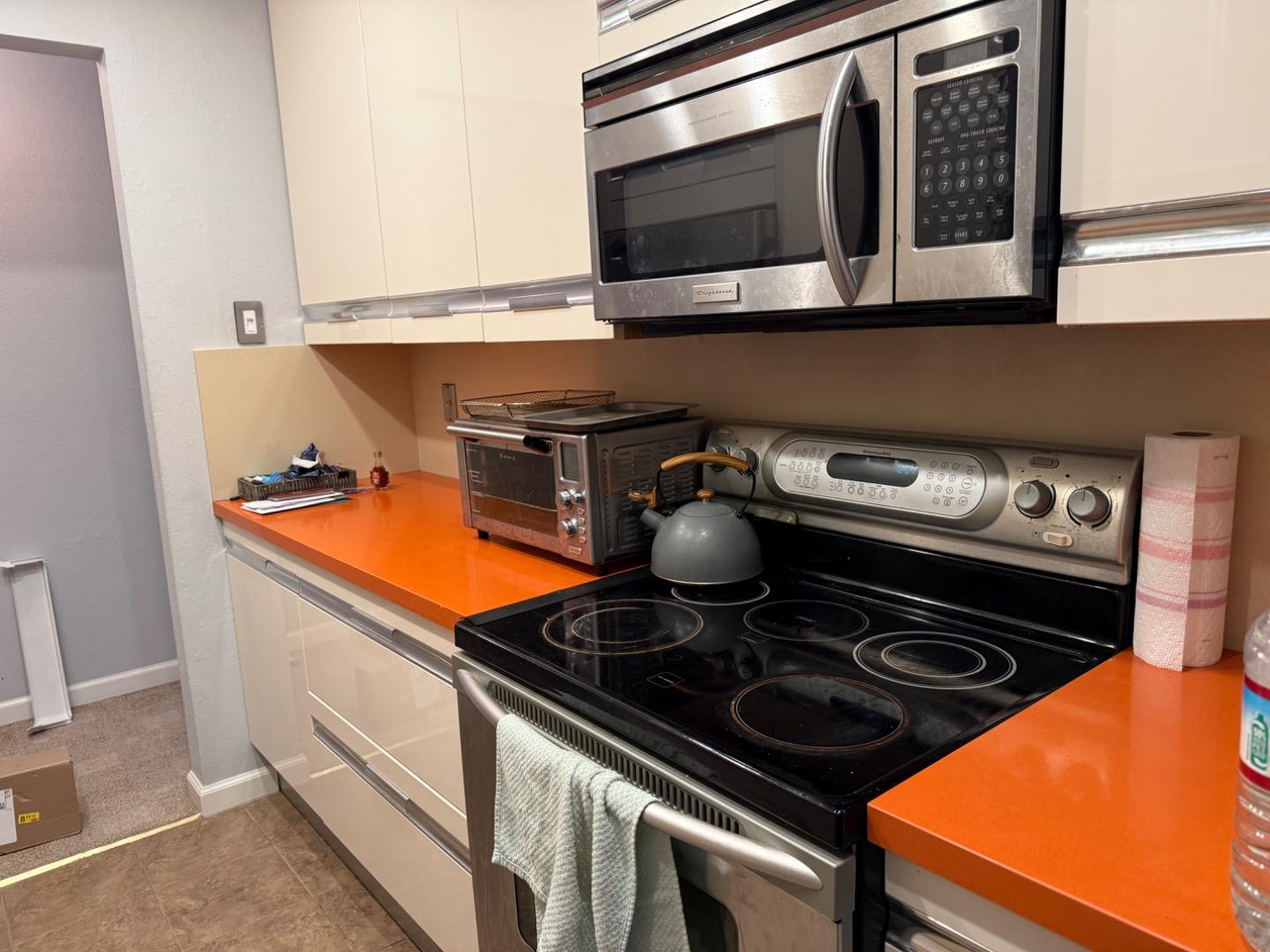 Detail Gallery Image 10 of 13 For 5344 Shelter Creek Ln, San Bruno,  CA 94066 - 2 Beds | 2 Baths