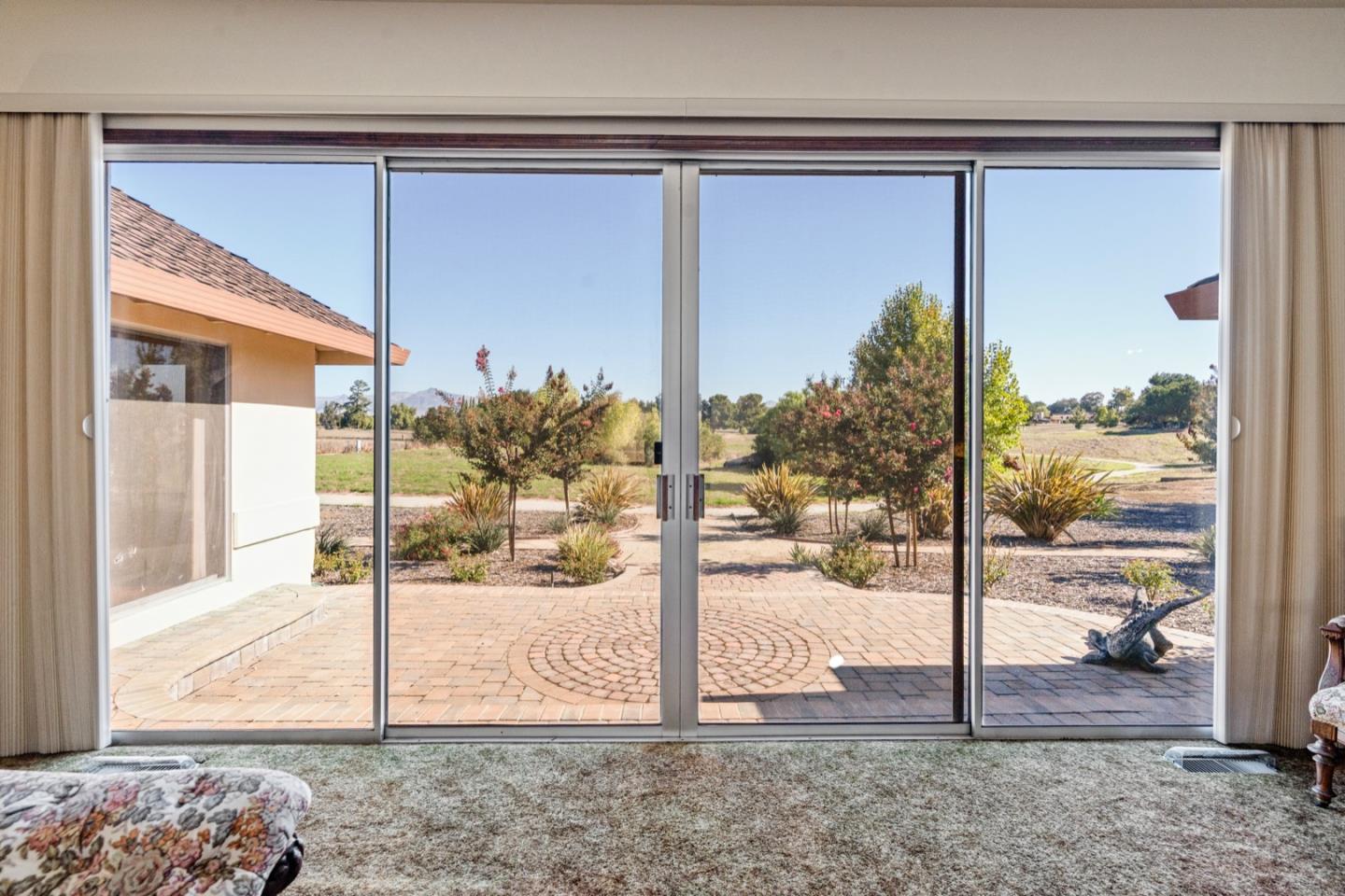 Detail Gallery Image 10 of 62 For 35 Rays Cir, Hollister,  CA 95023 - 4 Beds | 2/1 Baths