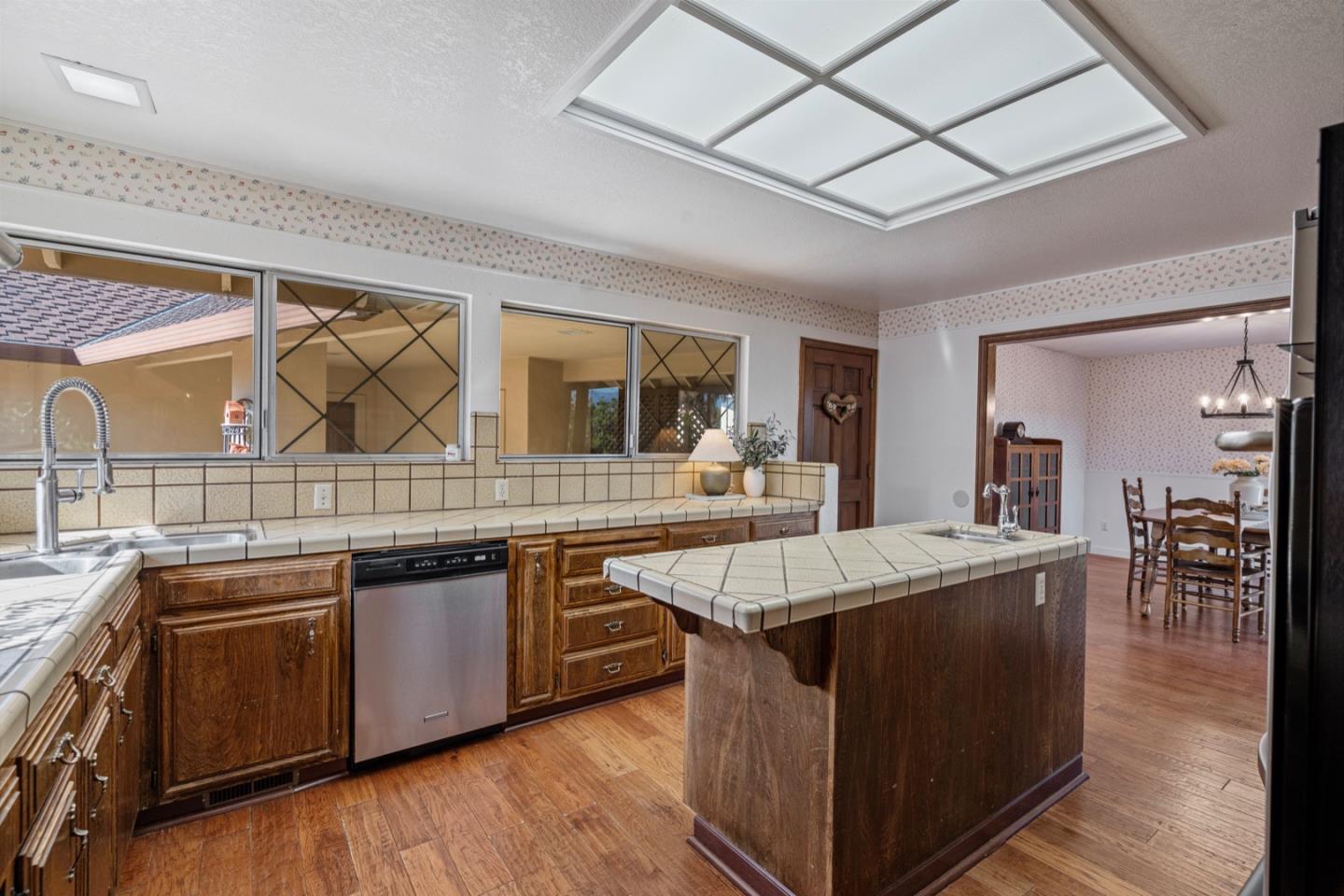 Detail Gallery Image 11 of 62 For 35 Rays Cir, Hollister,  CA 95023 - 4 Beds | 2/1 Baths