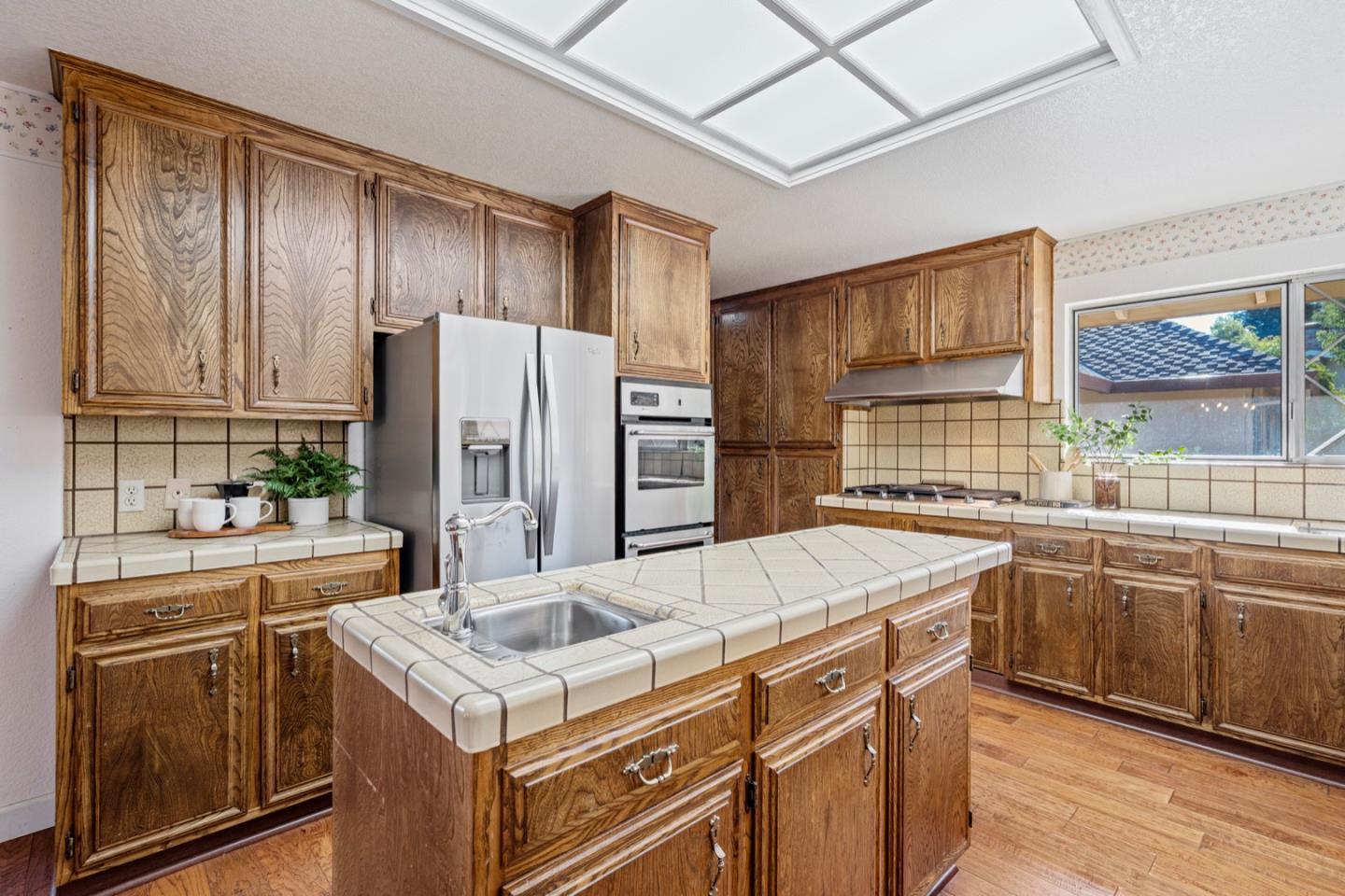 Detail Gallery Image 12 of 62 For 35 Rays Cir, Hollister,  CA 95023 - 4 Beds | 2/1 Baths