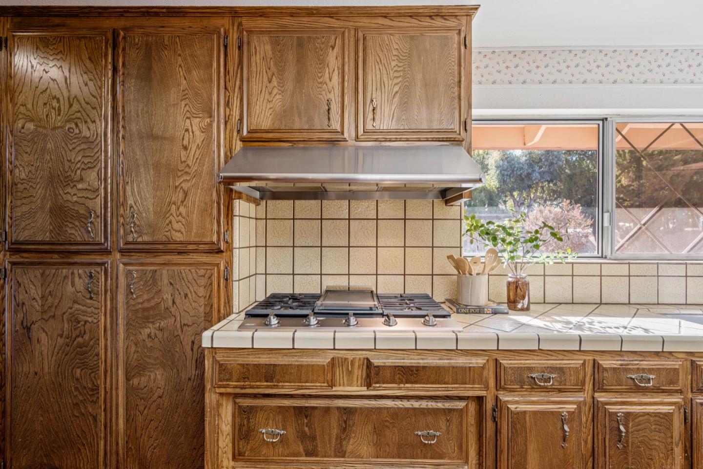 Detail Gallery Image 14 of 62 For 35 Rays Cir, Hollister,  CA 95023 - 4 Beds | 2/1 Baths