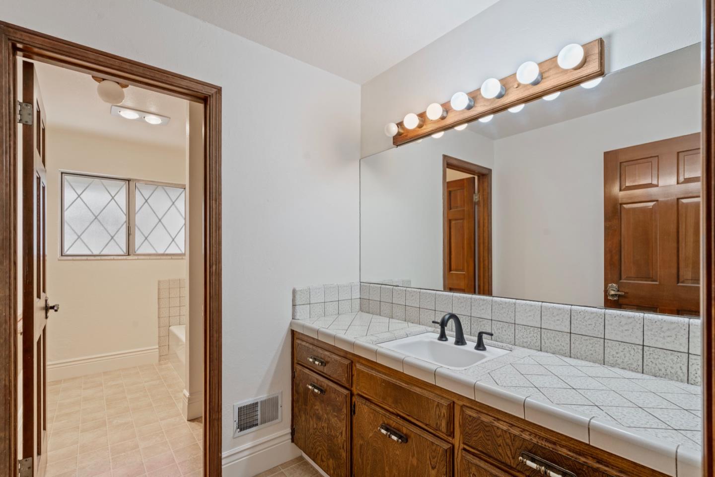 Detail Gallery Image 29 of 62 For 35 Rays Cir, Hollister,  CA 95023 - 4 Beds | 2/1 Baths