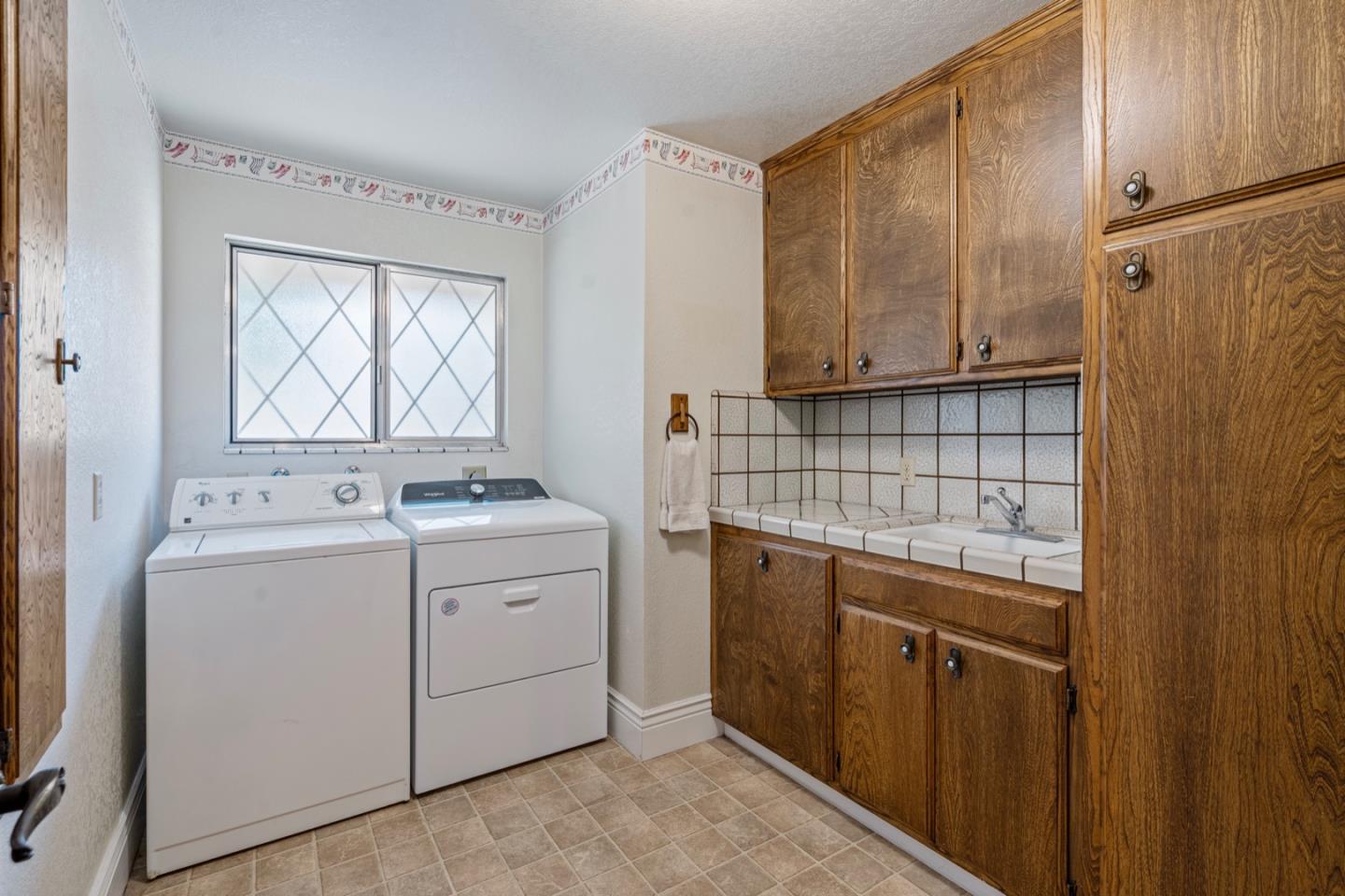 Detail Gallery Image 39 of 62 For 35 Rays Cir, Hollister,  CA 95023 - 4 Beds | 2/1 Baths