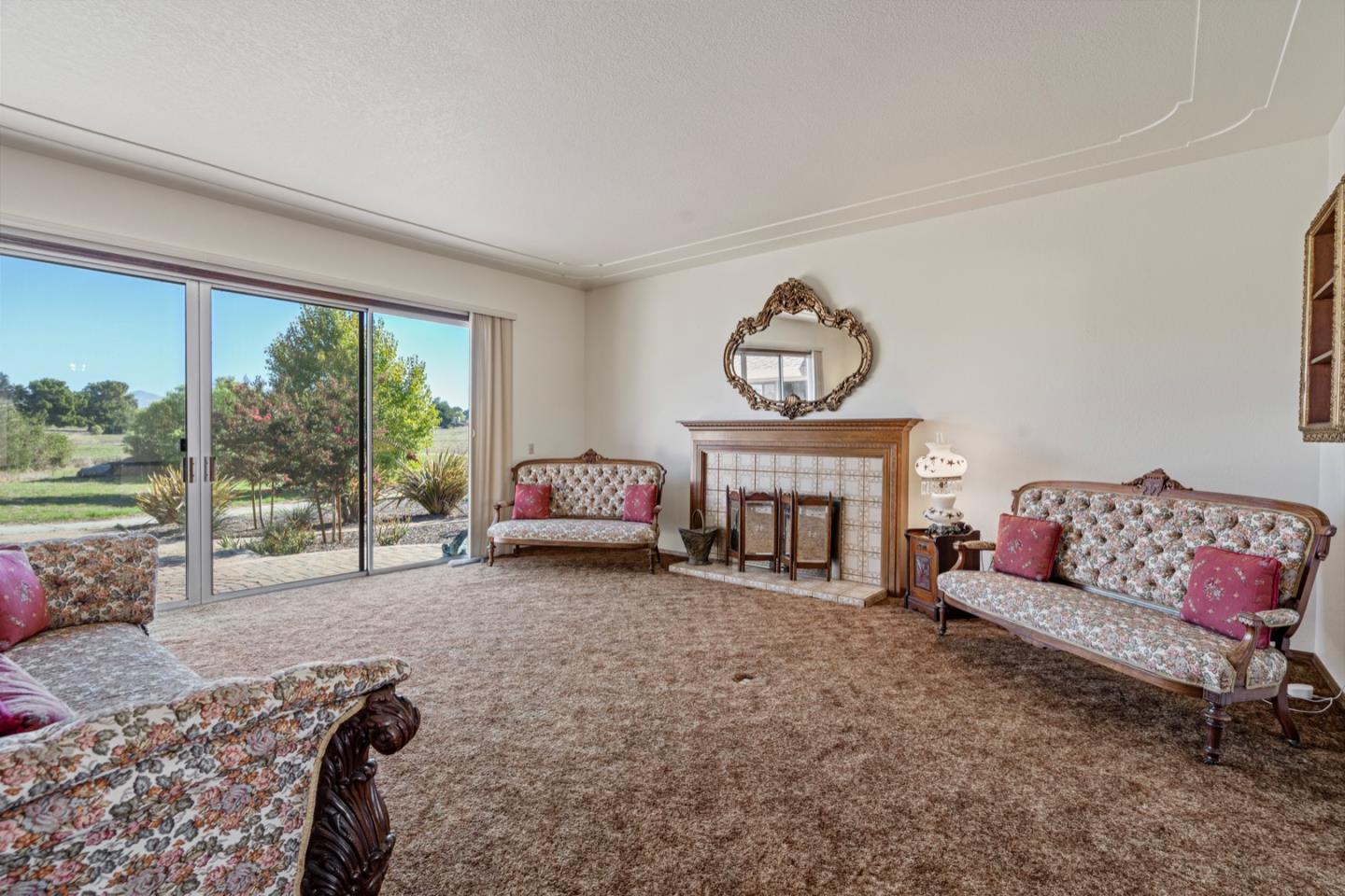 Detail Gallery Image 6 of 62 For 35 Rays Cir, Hollister,  CA 95023 - 4 Beds | 2/1 Baths