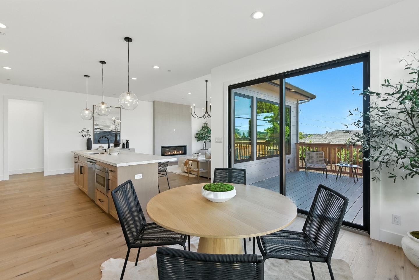 Detail Gallery Image 14 of 48 For 312 W 39th Ave, San Mateo,  CA 94403 - 4 Beds | 3/1 Baths