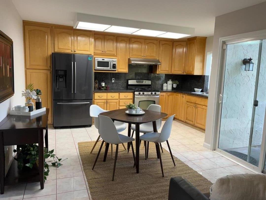 Detail Gallery Image 5 of 23 For 1238 Stayner Rd, San Jose,  CA 95121 - 3 Beds | 2 Baths