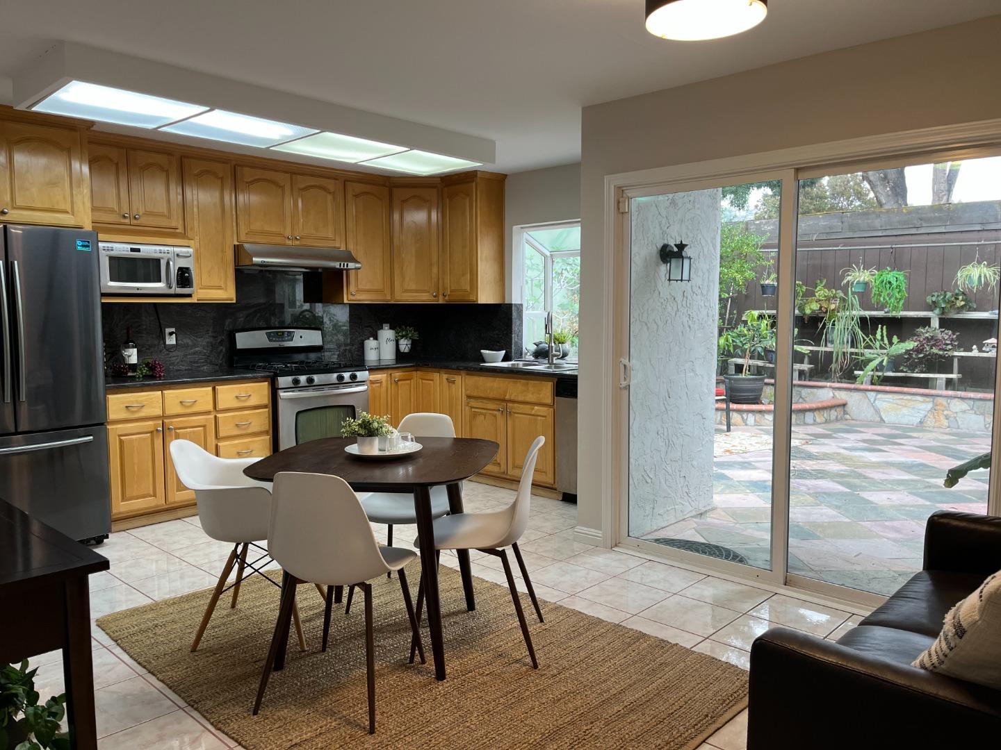 Detail Gallery Image 6 of 23 For 1238 Stayner Rd, San Jose,  CA 95121 - 3 Beds | 2 Baths